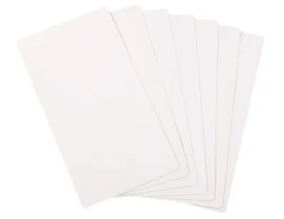Grauer Hintergrund, weißer Karton, Trägerpapier mit abgerundeten Ecken, einseitiges Papier für die Verpackung von T-Shirts und Hemdbekleidung, weißer Duplexkarton mit grauer Rückseite